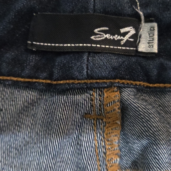 Women's Flared Jeans - Picture 3 of 6